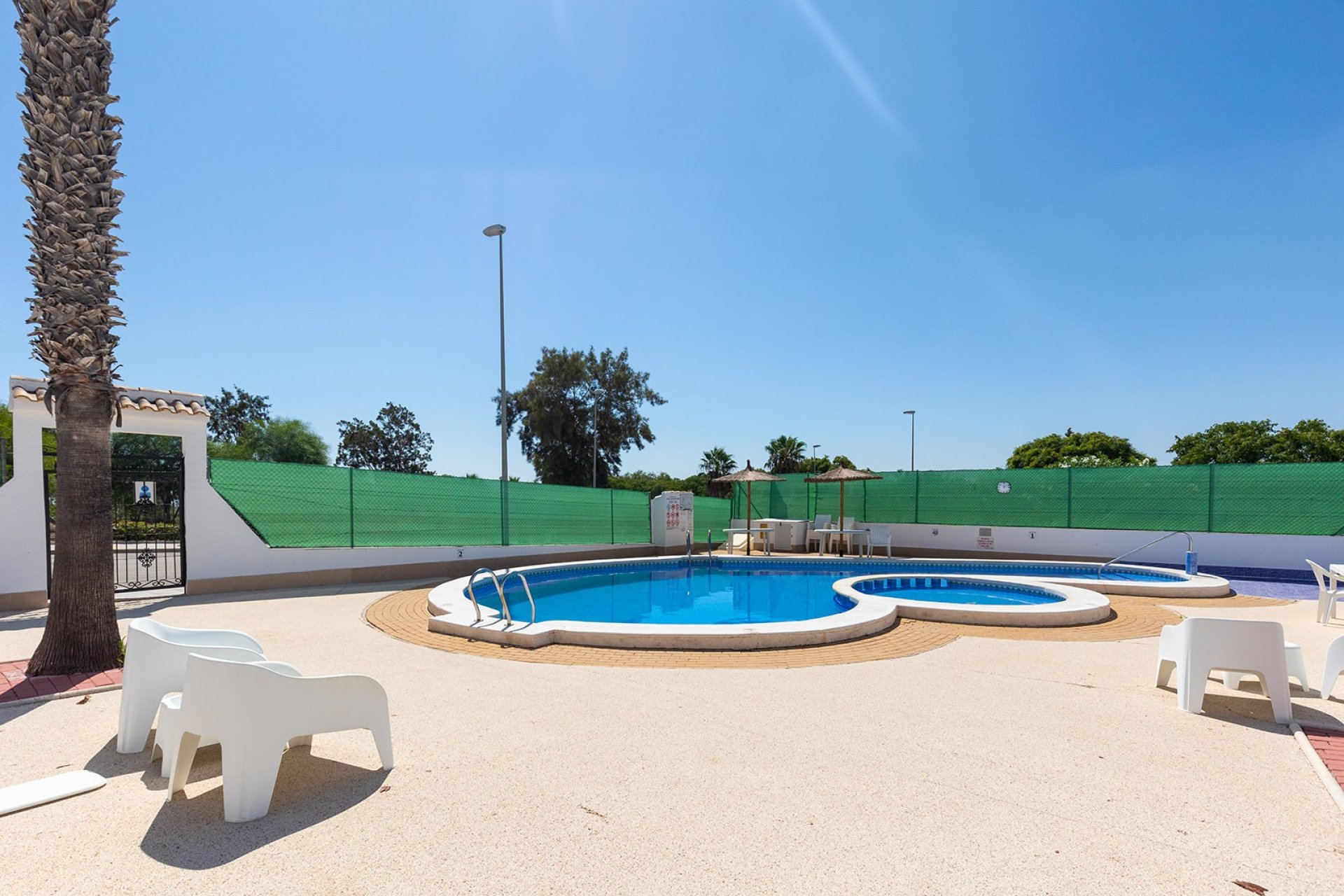 Herverkoop - Geschakelde Villa -
Orihuela - Vistabella Golf