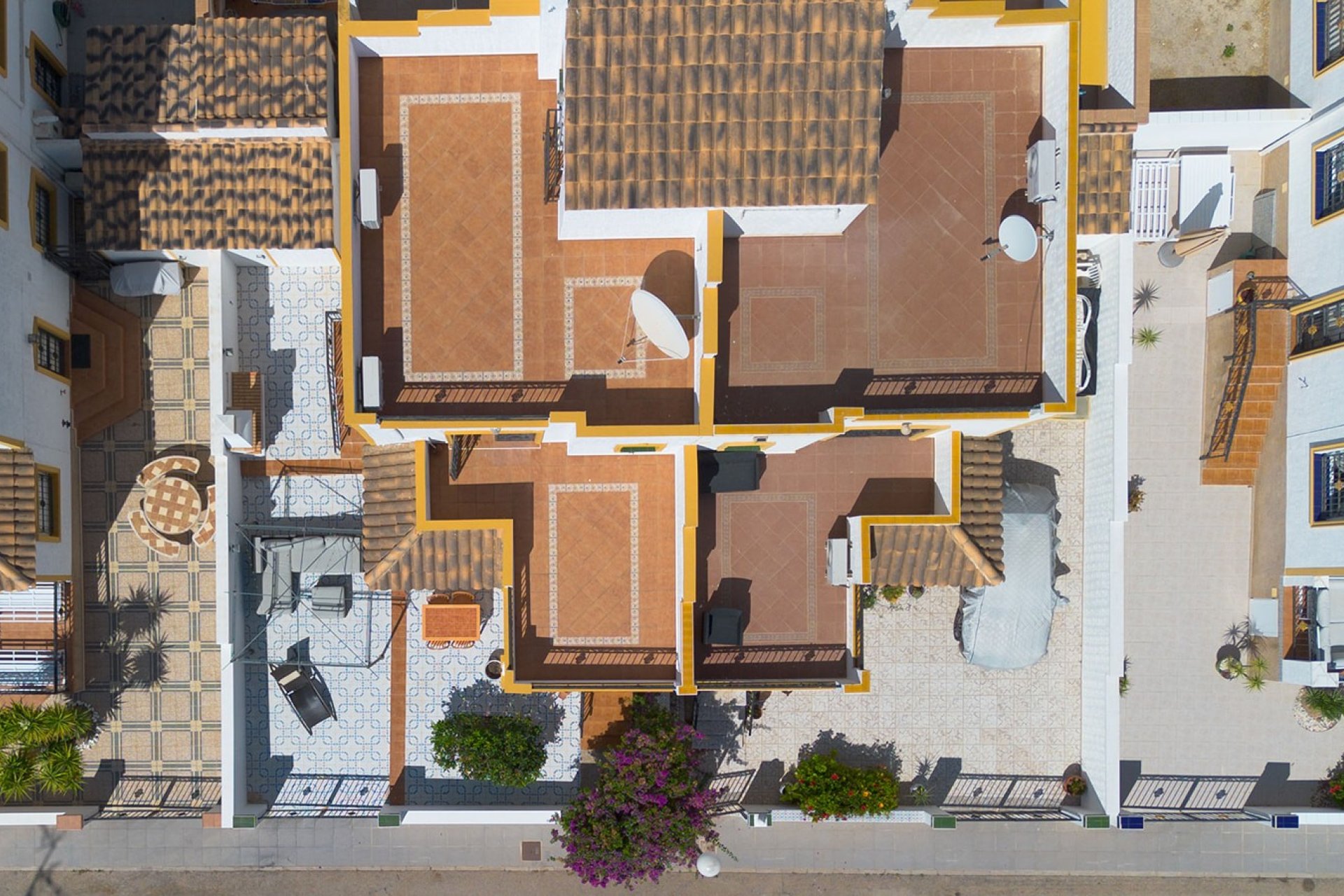 Herverkoop - Geschakelde Villa -
Orihuela - Vistabella Golf