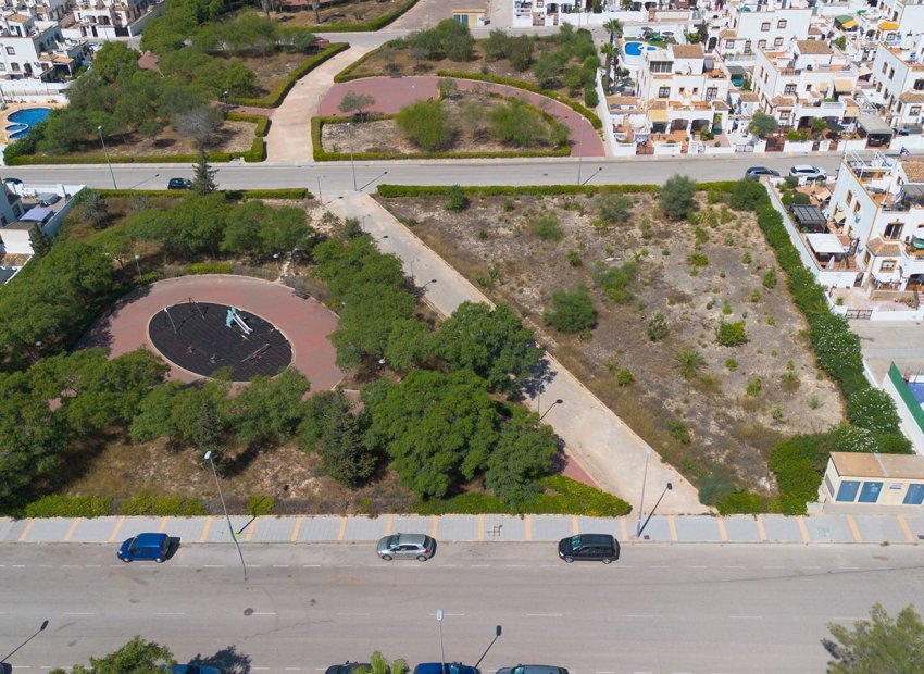Herverkoop - Geschakelde Villa -
Orihuela - Vistabella Golf