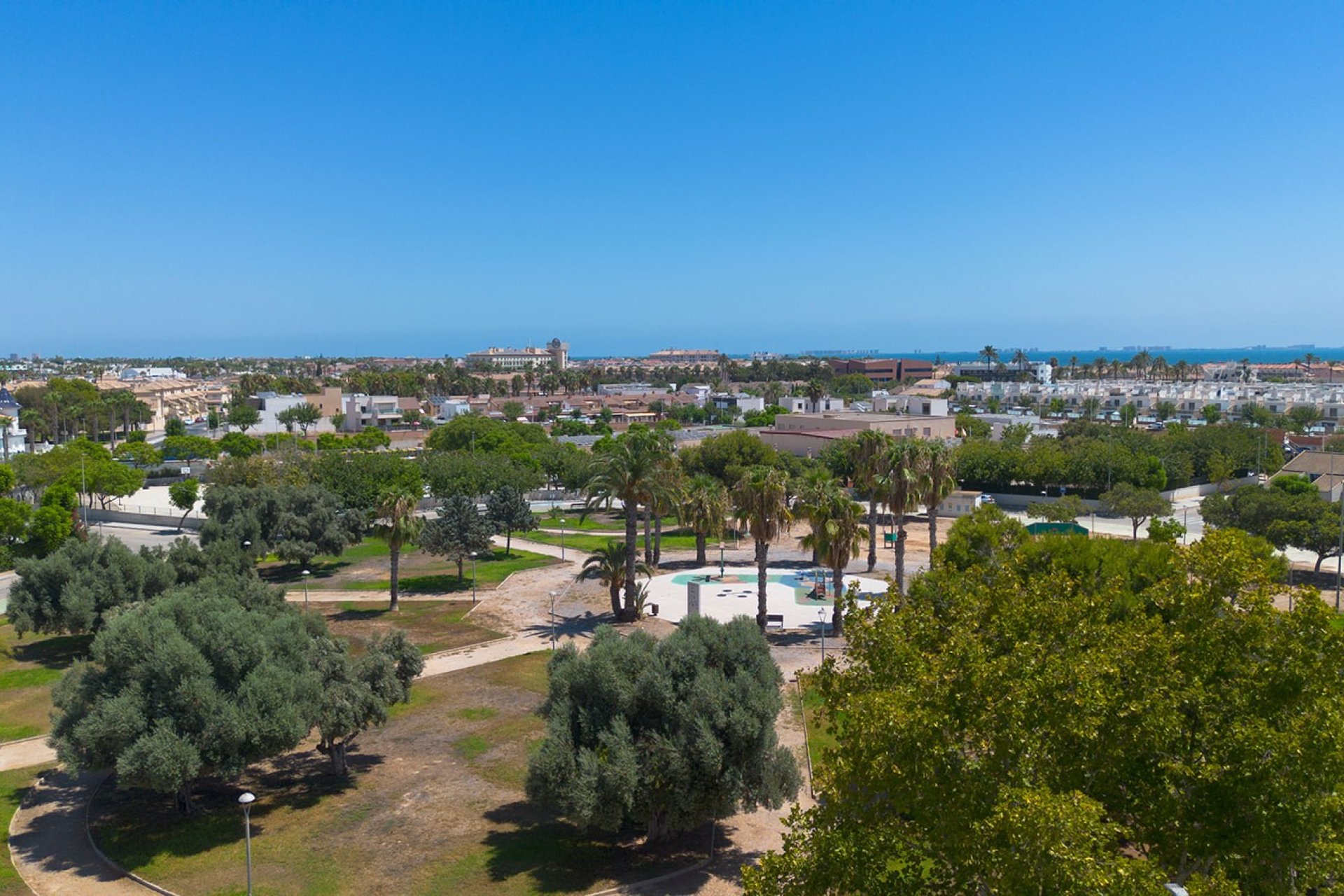 Herverkoop - Geschakelde Villa -
Orihuela - Vistabella Golf
