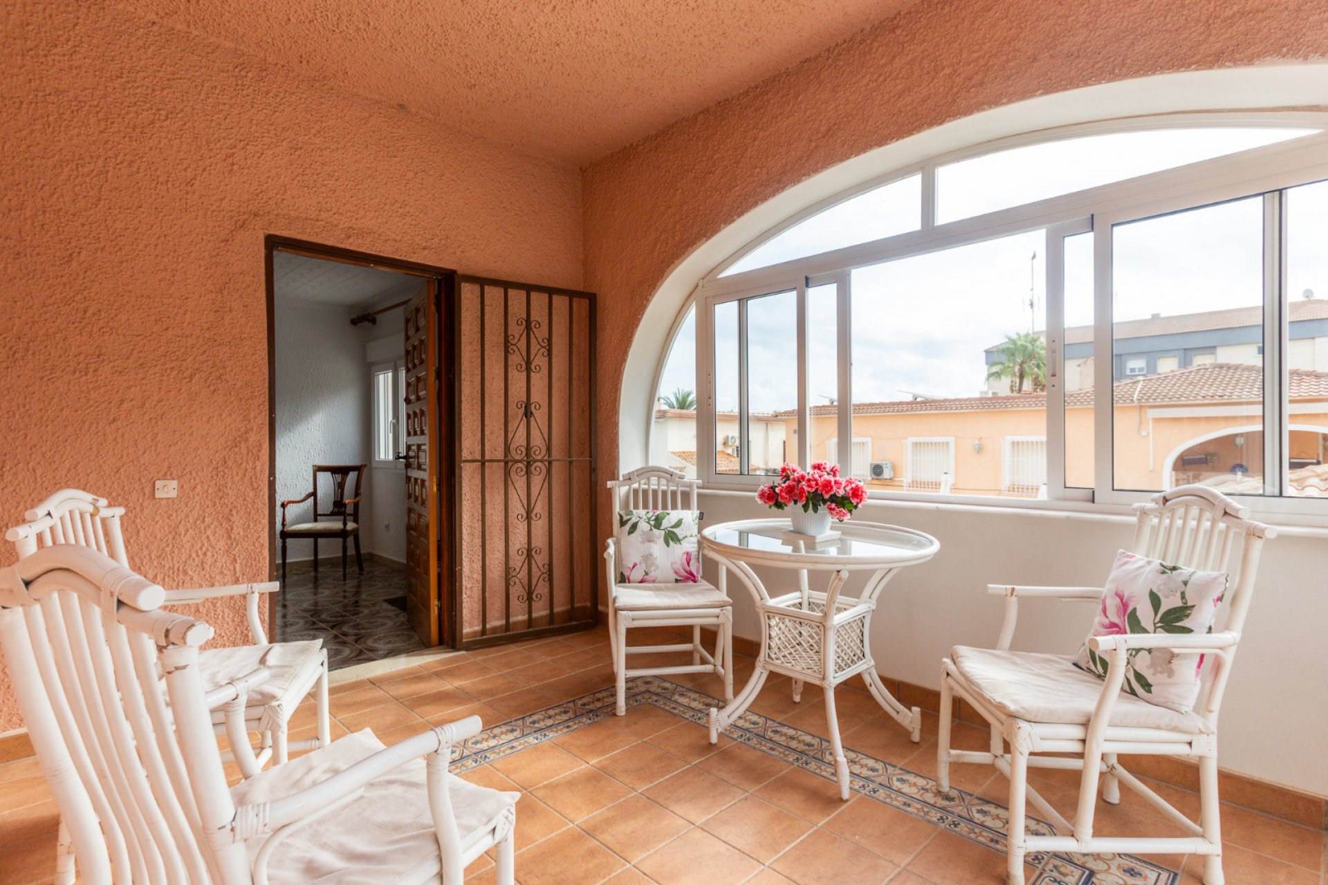 Herverkoop - Geschakelde Villa -
Punta Prima