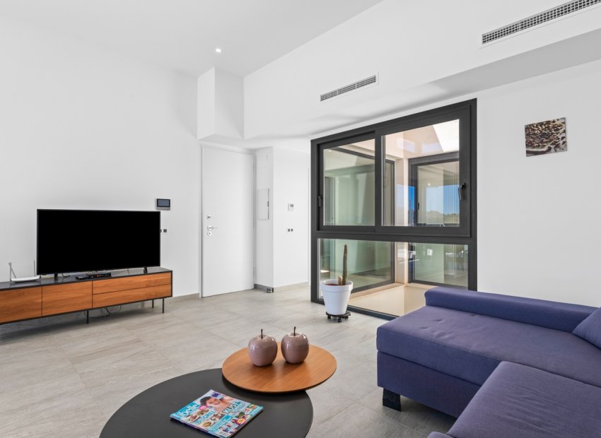 Herverkoop - Geschakelde Villa -
San Miguel de Salinas - Costa Blanca South