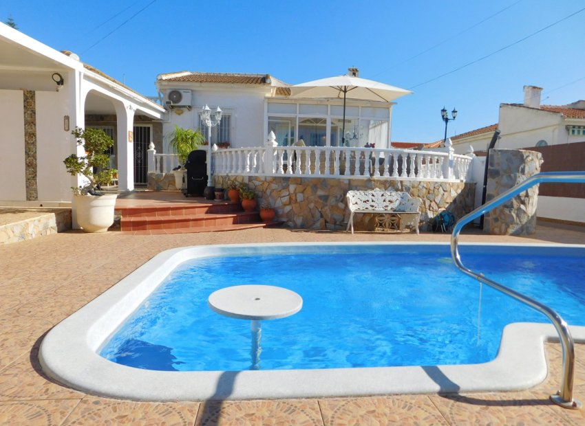 Herverkoop - Geschakelde Villa -
Torrevieja - San Luis