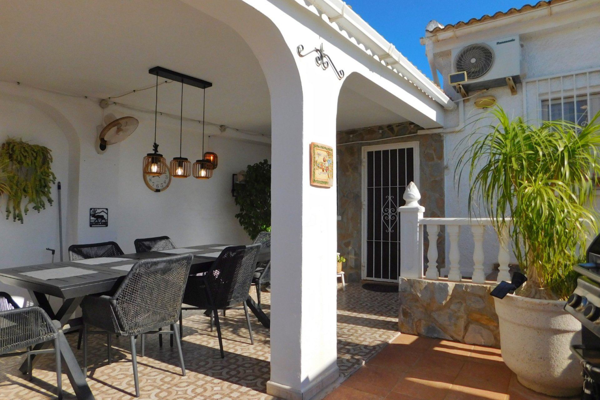 Herverkoop - Geschakelde Villa -
Torrevieja - San Luis