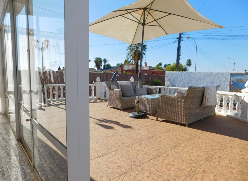 Herverkoop - Geschakelde Villa -
Torrevieja - San Luis