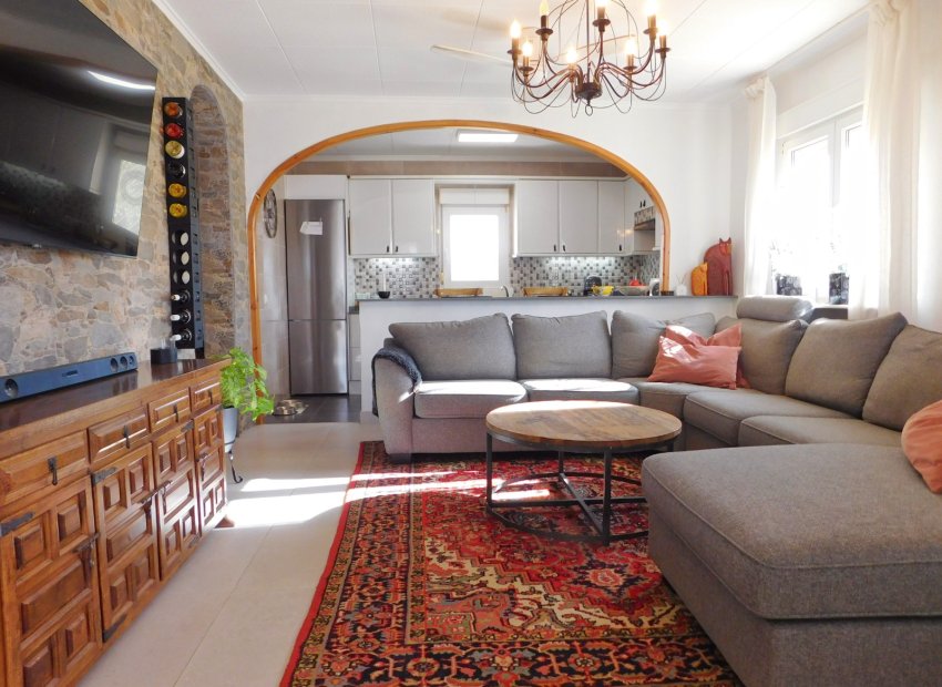 Herverkoop - Geschakelde Villa -
Torrevieja - San Luis