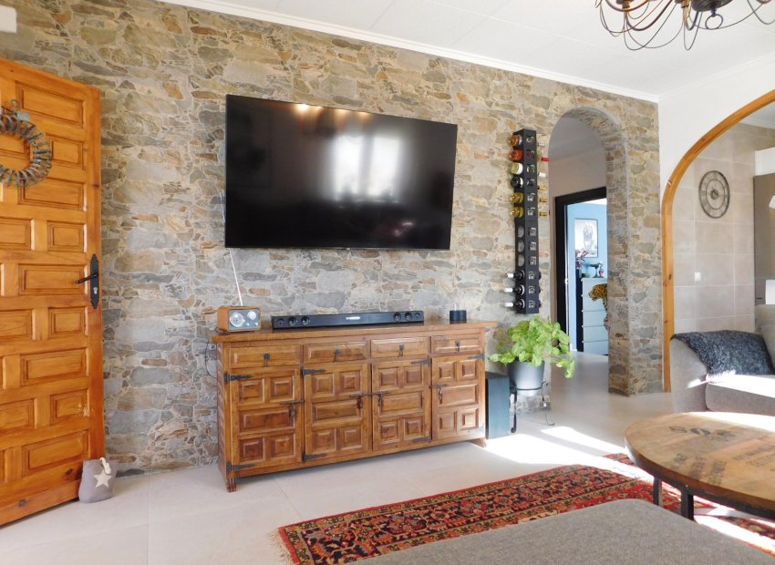 Herverkoop - Geschakelde Villa -
Torrevieja - San Luis