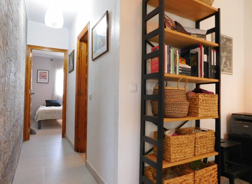 Herverkoop - Geschakelde Villa -
Torrevieja - San Luis
