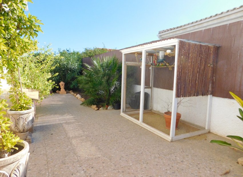 Herverkoop - Geschakelde Villa -
Torrevieja - San Luis
