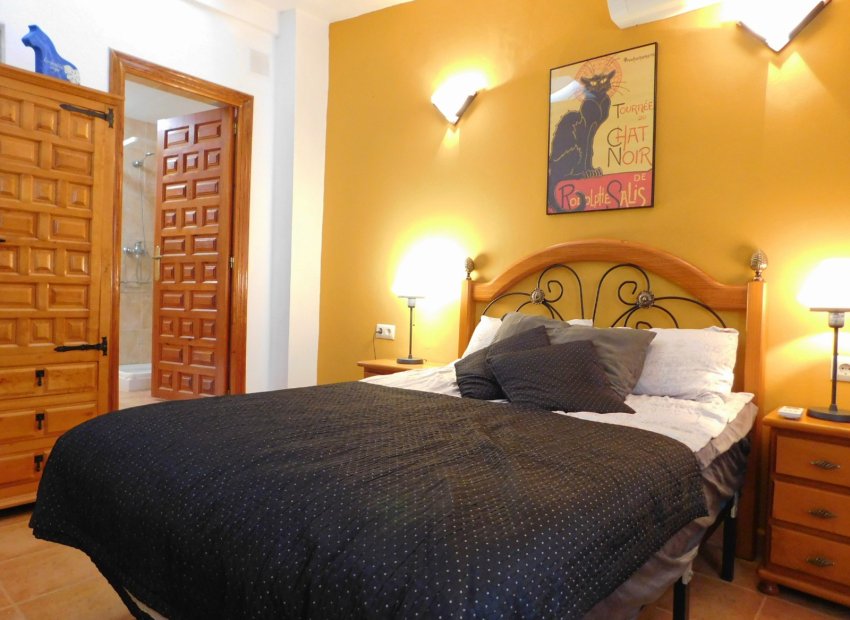 Herverkoop - Geschakelde Villa -
Torrevieja - San Luis