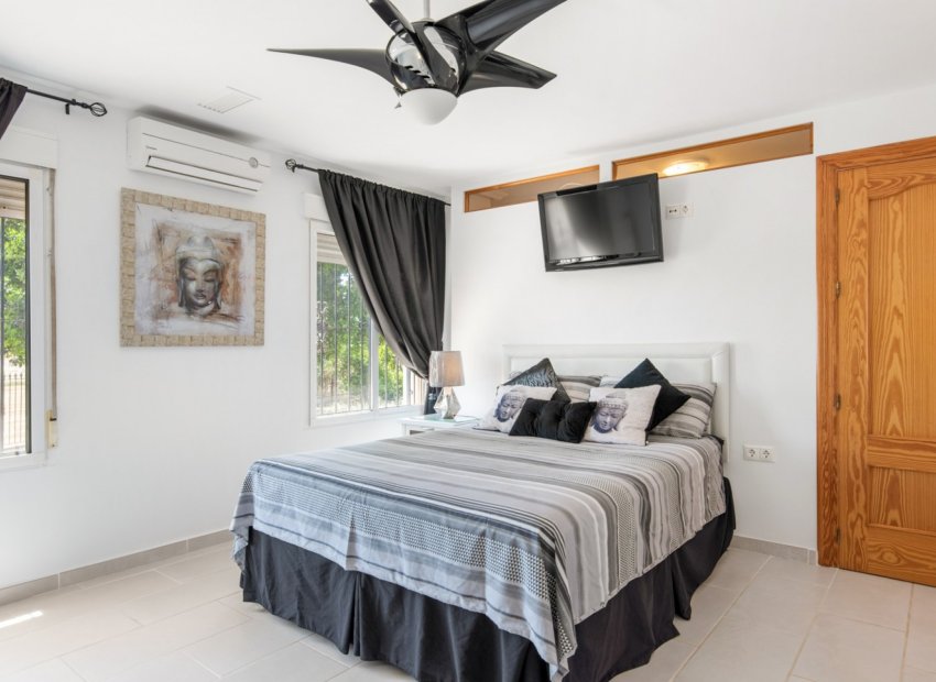 Herverkoop - Landhuis -
Catral