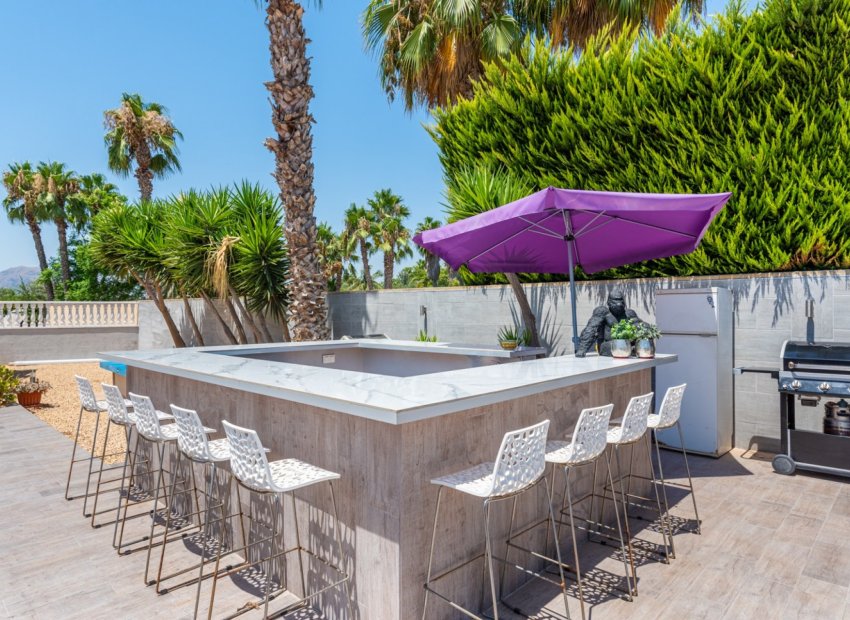 Herverkoop - Landhuis -
Catral