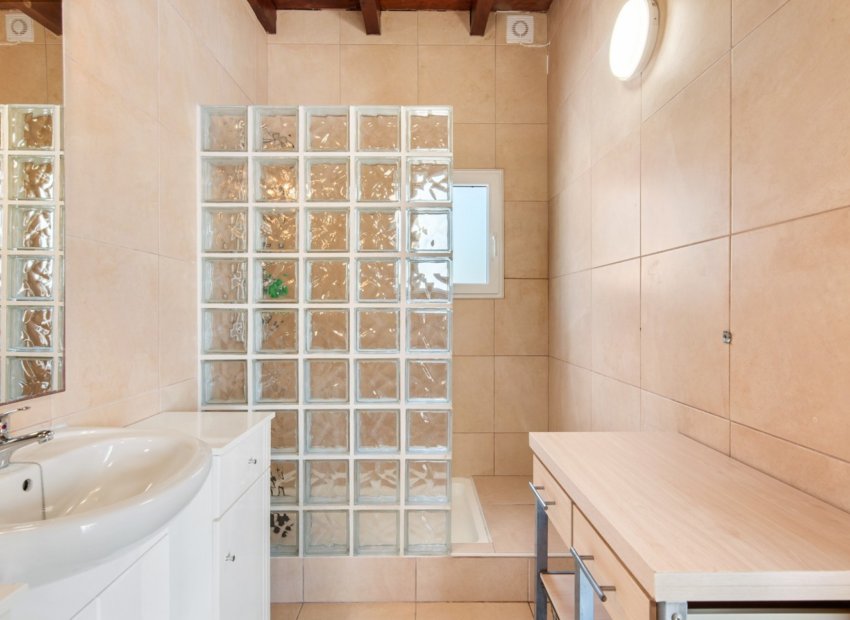 Herverkoop - Landhuis -
Catral