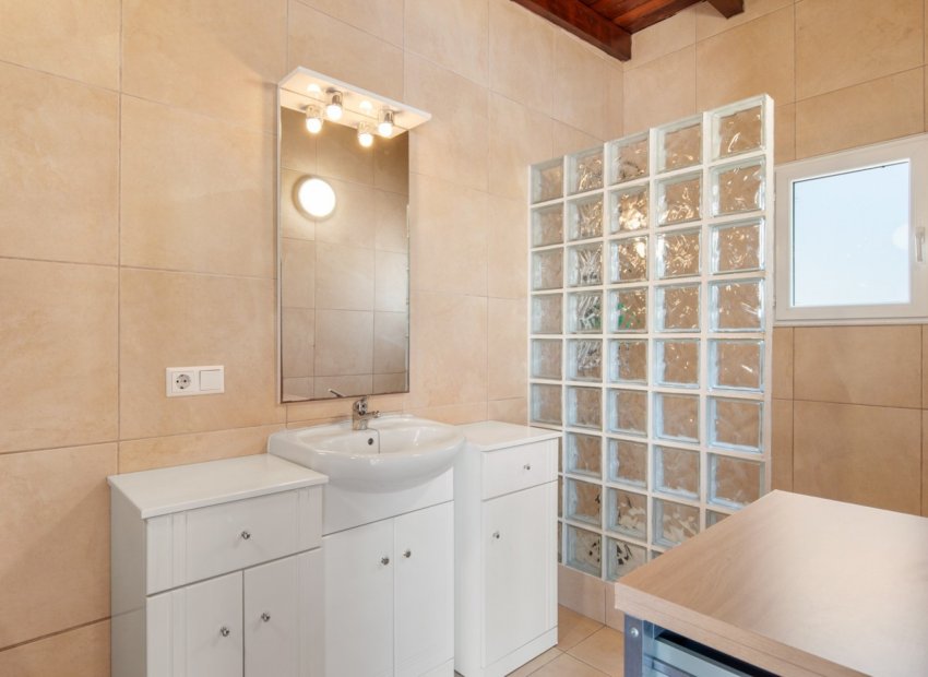 Herverkoop - Landhuis -
Catral