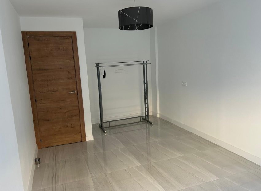 Herverkoop - Rijwoning -
Benejúzar