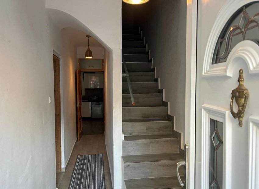 Herverkoop - Rijwoning -
Benejúzar