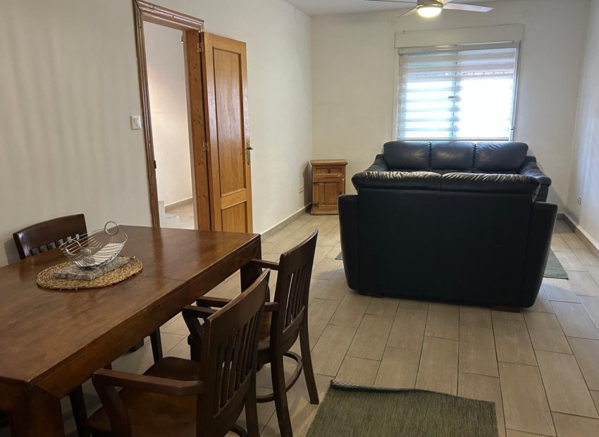 Herverkoop - Rijwoning -
Benejúzar