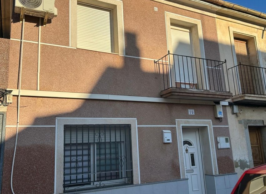 Herverkoop - Rijwoning -
Benejúzar