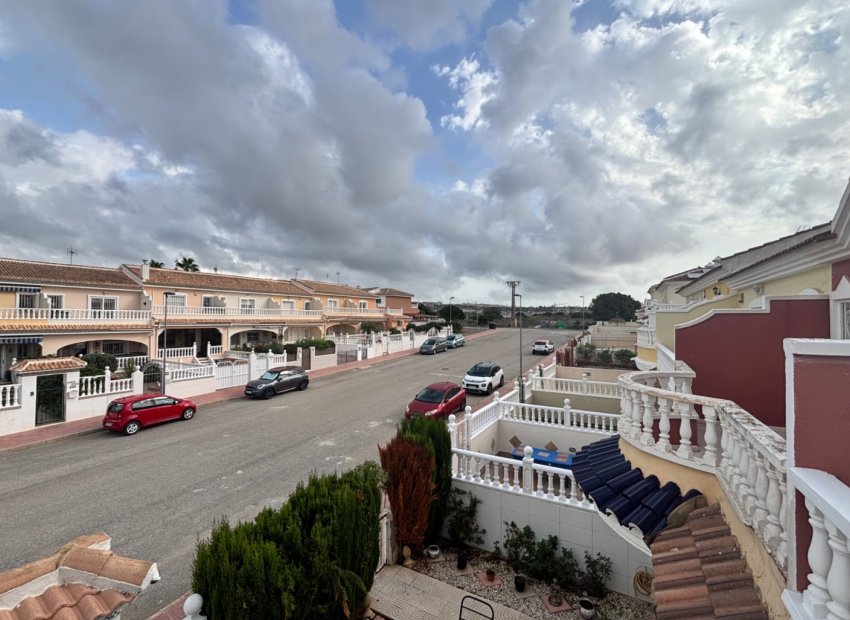 Herverkoop - Rijwoning -
Benijofar - Monte Azul