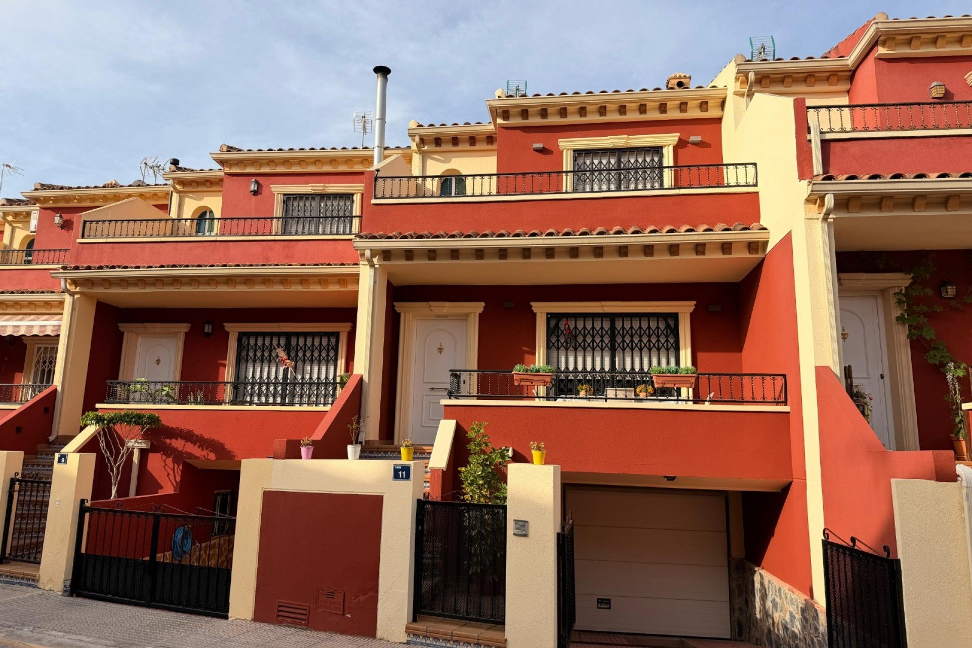 Herverkoop - Rijwoning -
Catral - pueblo