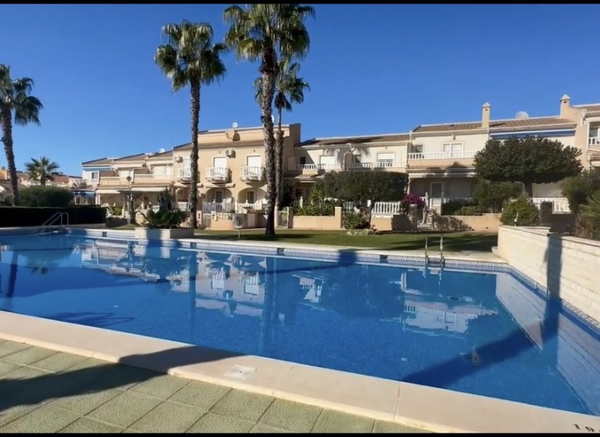 Herverkoop - Rijwoning -
Ciudad Quesada - Rojales - Doña Pepa