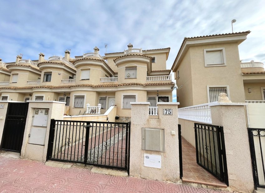 Herverkoop - Rijwoning -
Ciudad Quesada - Rojales - Lo Marabú