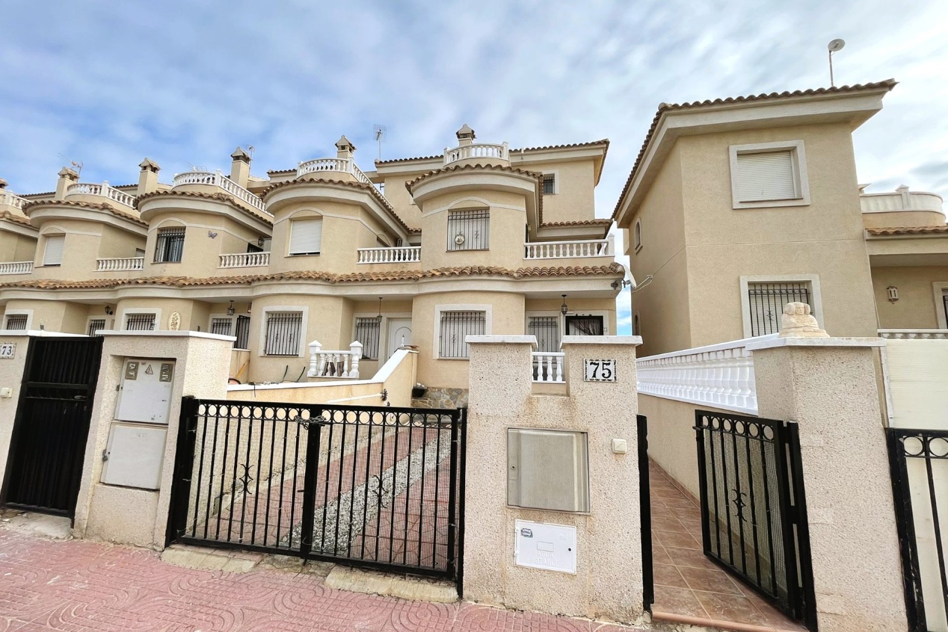 Herverkoop - Rijwoning -
Ciudad Quesada - Rojales - Lo Marabú