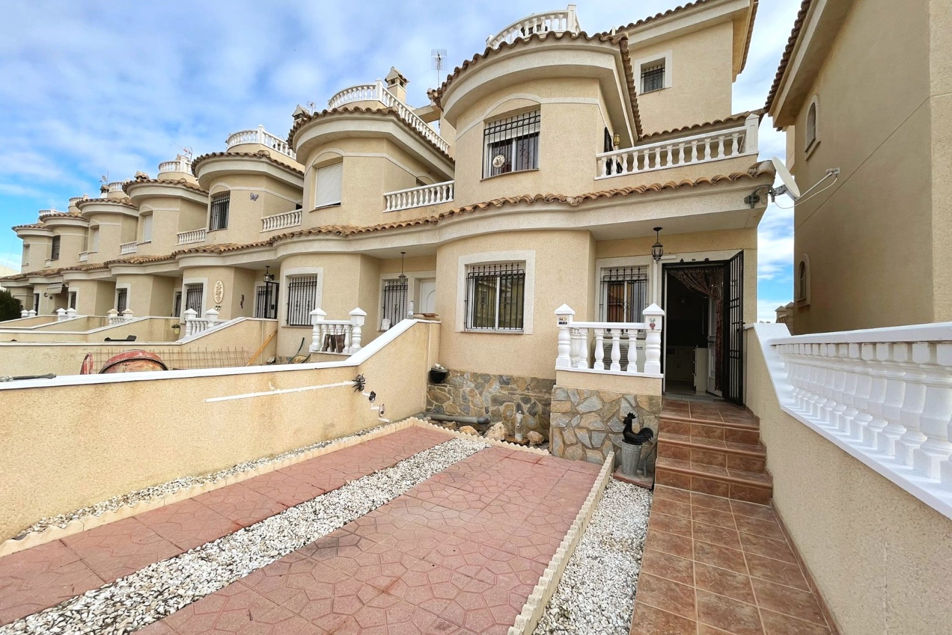 Herverkoop - Rijwoning -
Ciudad Quesada - Rojales - Lo Marabú