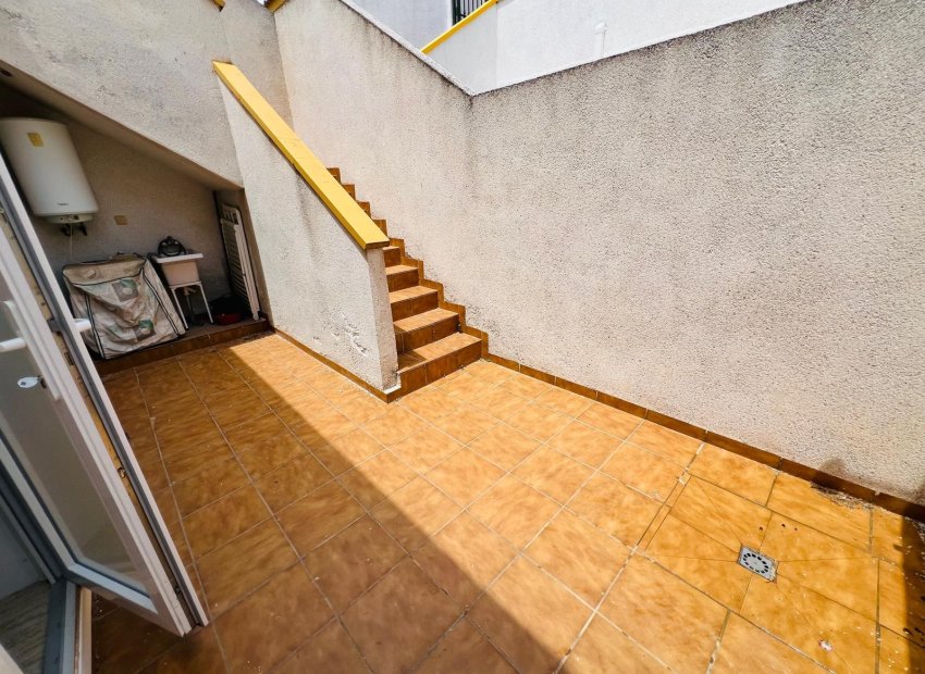 Herverkoop - Rijwoning -
Daya Nueva