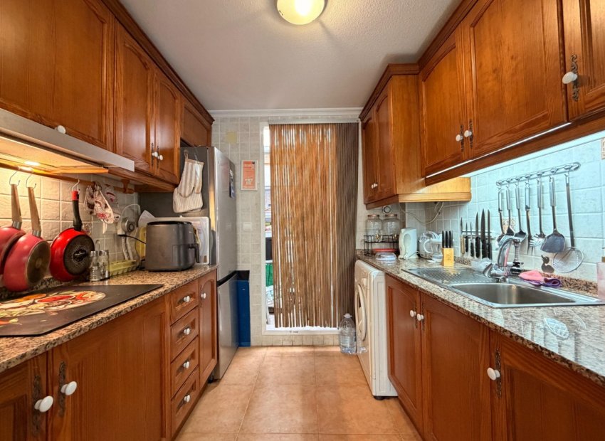 Herverkoop - Rijwoning -
El Raso