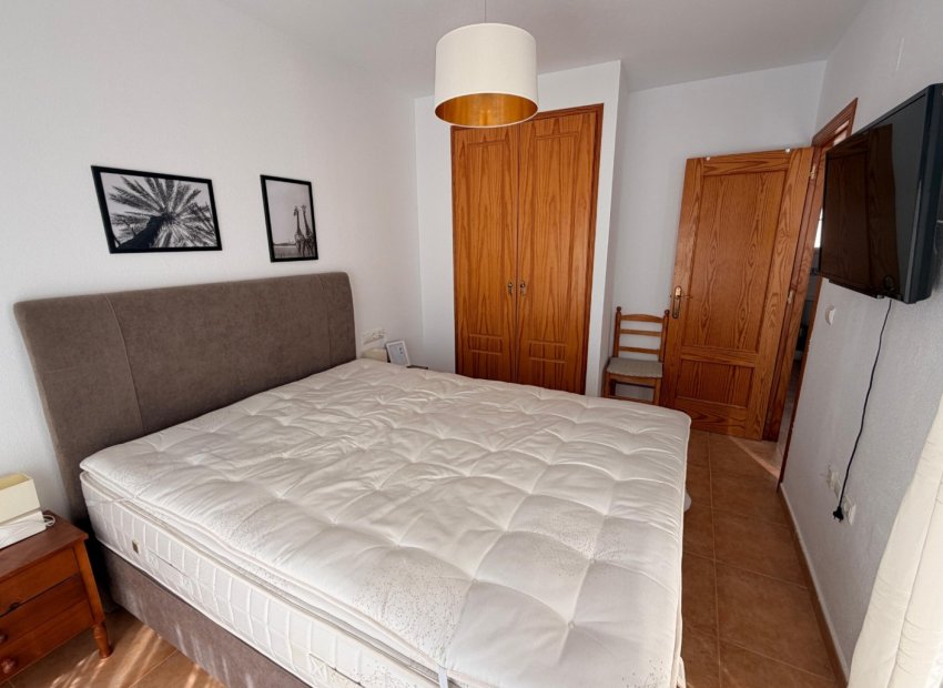 Herverkoop - Rijwoning -
El Raso