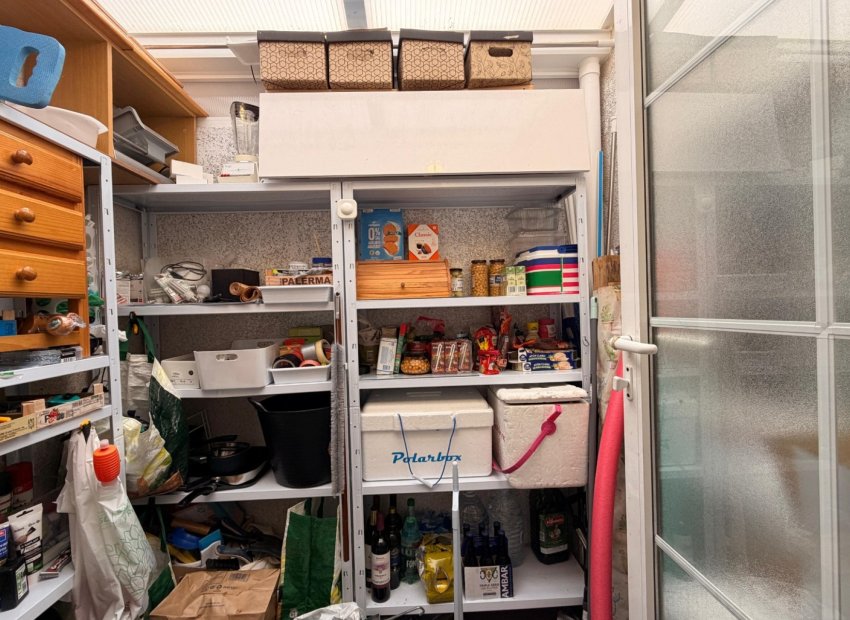 Herverkoop - Rijwoning -
El Raso