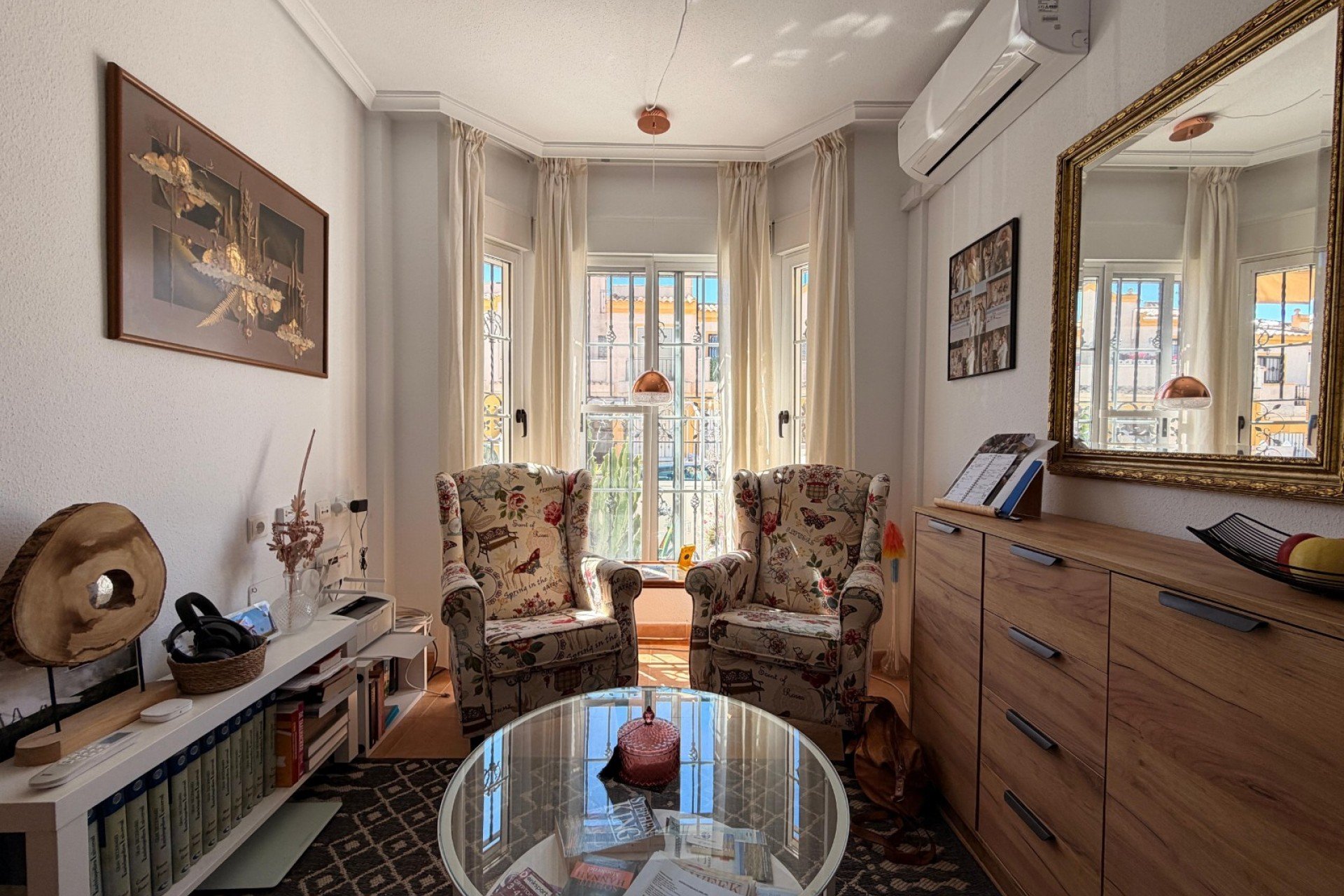 Herverkoop - Rijwoning -
El Raso