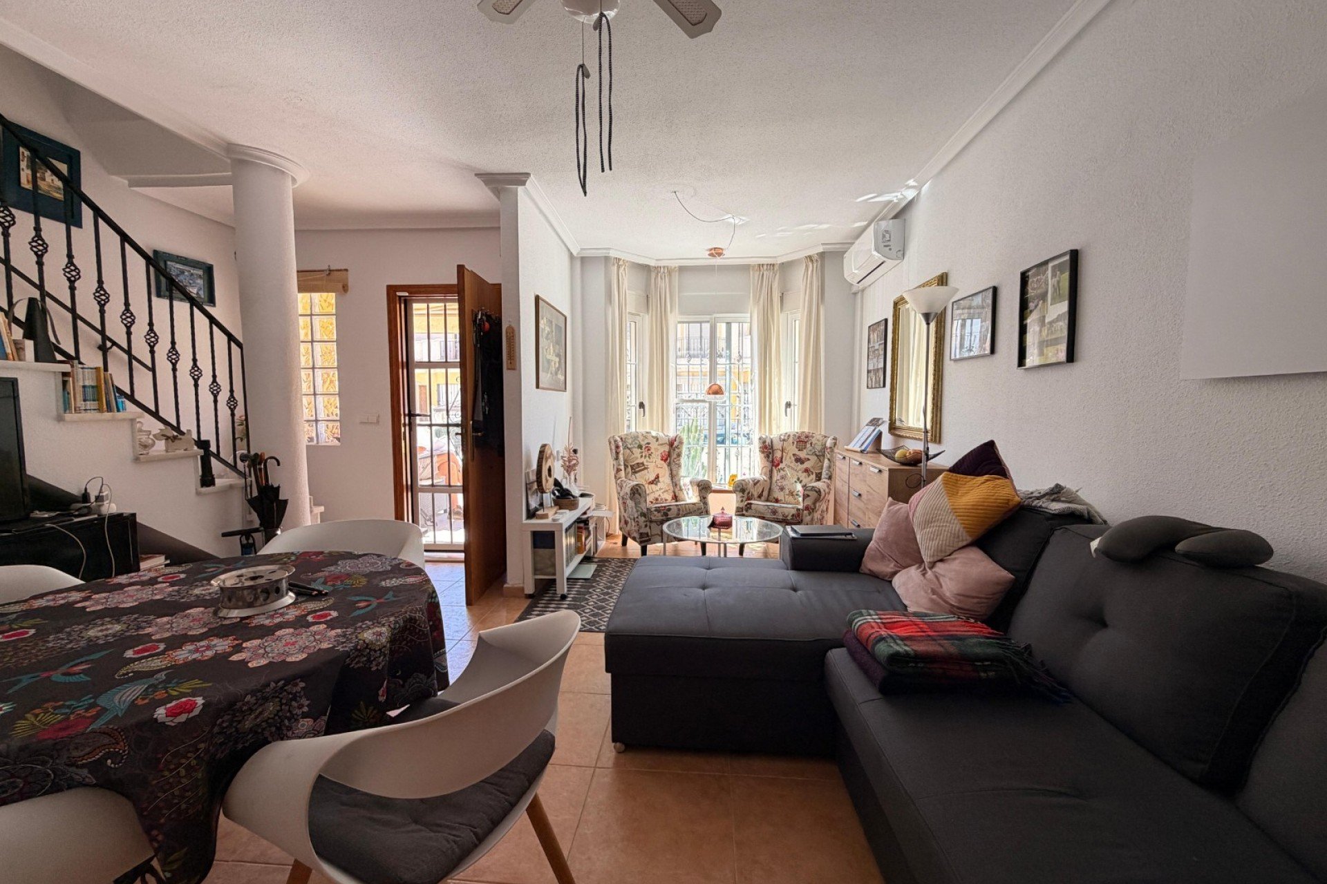 Herverkoop - Rijwoning -
El Raso