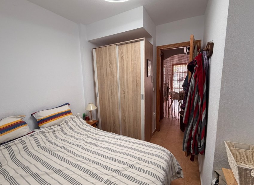 Herverkoop - Rijwoning -
El Raso