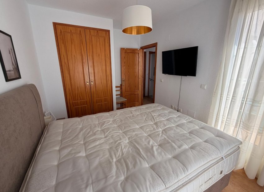 Herverkoop - Rijwoning -
El Raso