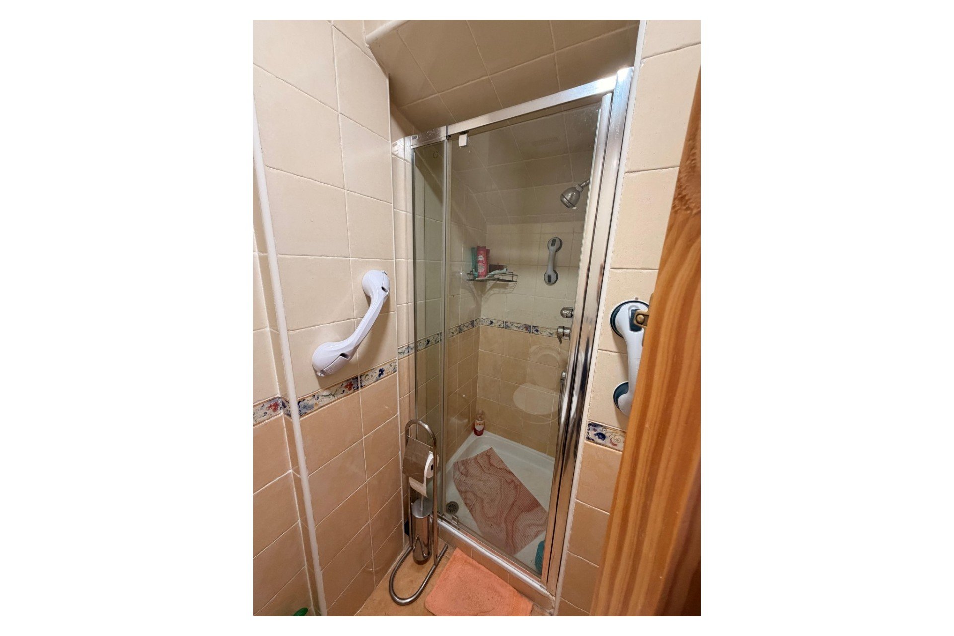 Herverkoop - Rijwoning -
El Raso