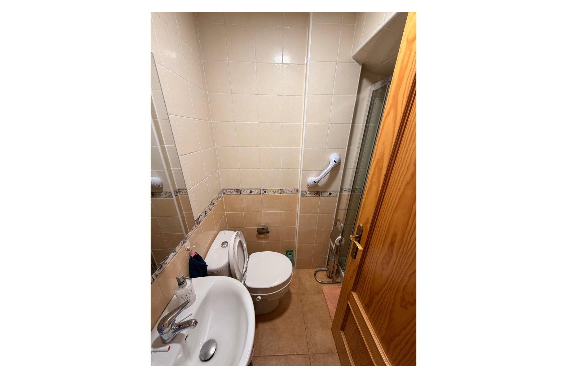 Herverkoop - Rijwoning -
El Raso