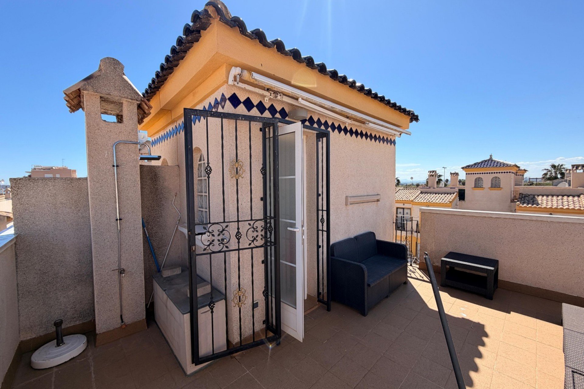 Herverkoop - Rijwoning -
El Raso