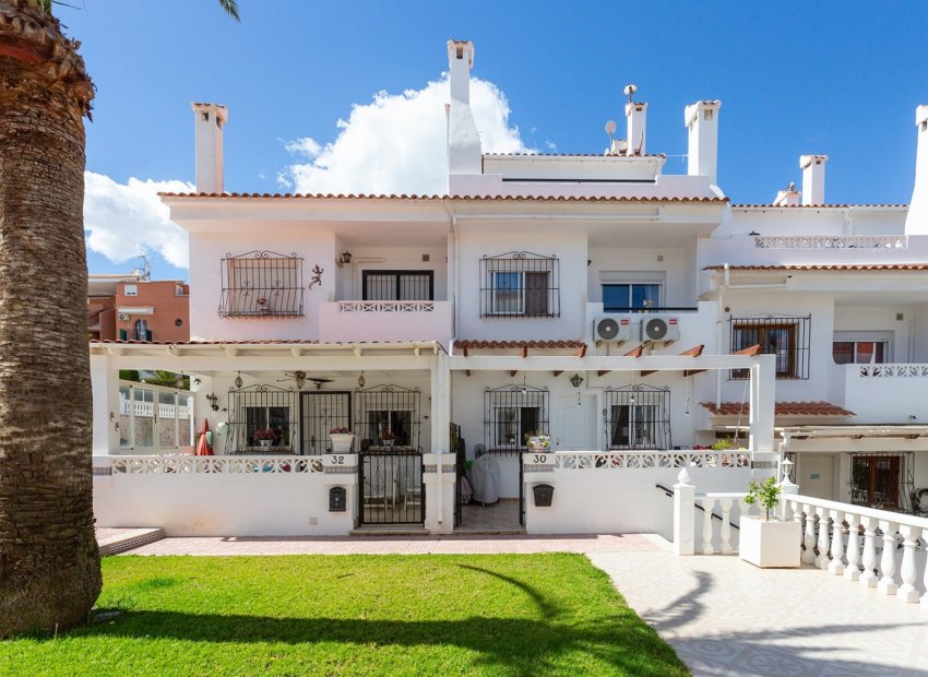 Herverkoop - Rijwoning -
La Mata