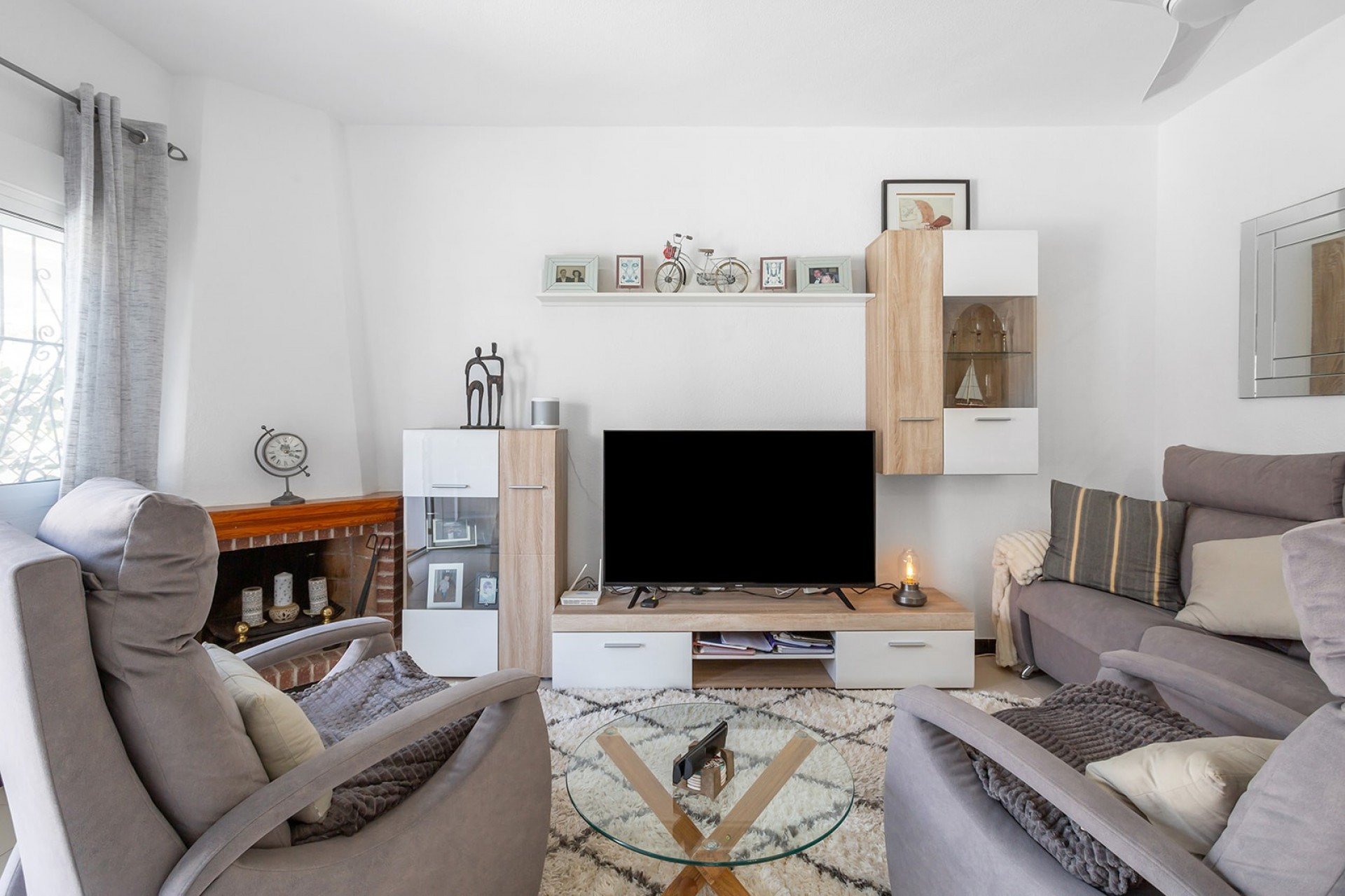Herverkoop - Rijwoning -
La Mata
