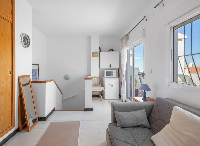 Herverkoop - Rijwoning -
La Mata