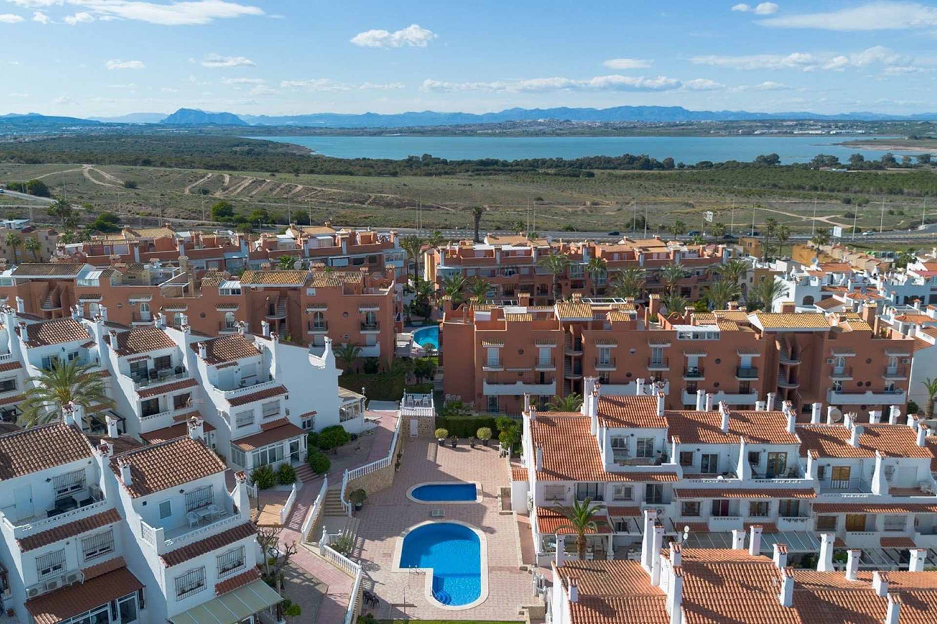 Herverkoop - Rijwoning -
La Mata