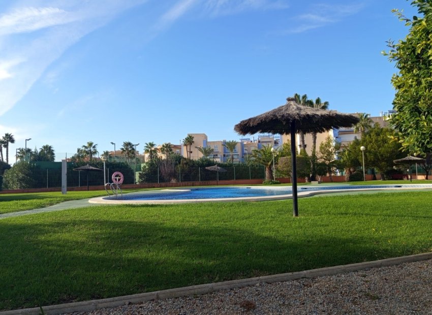 Herverkoop - Rijwoning -
Orihuela Costa - Cabo Roig