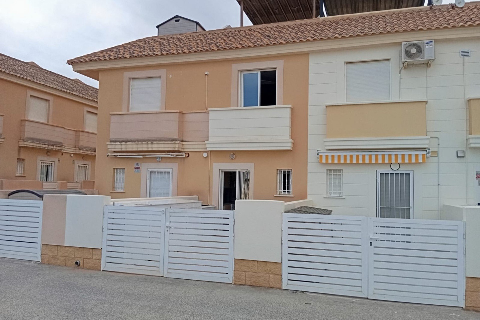 Herverkoop - Rijwoning -
Orihuela Costa - Lomas de Cabo Roig