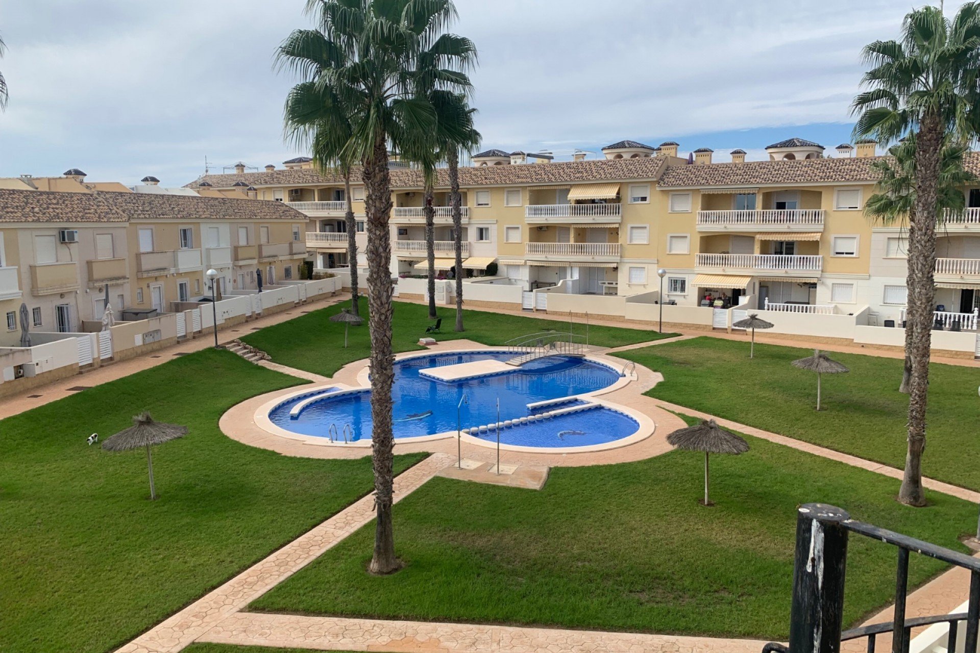 Herverkoop - Rijwoning -
Orihuela Costa - Lomas de Cabo Roig