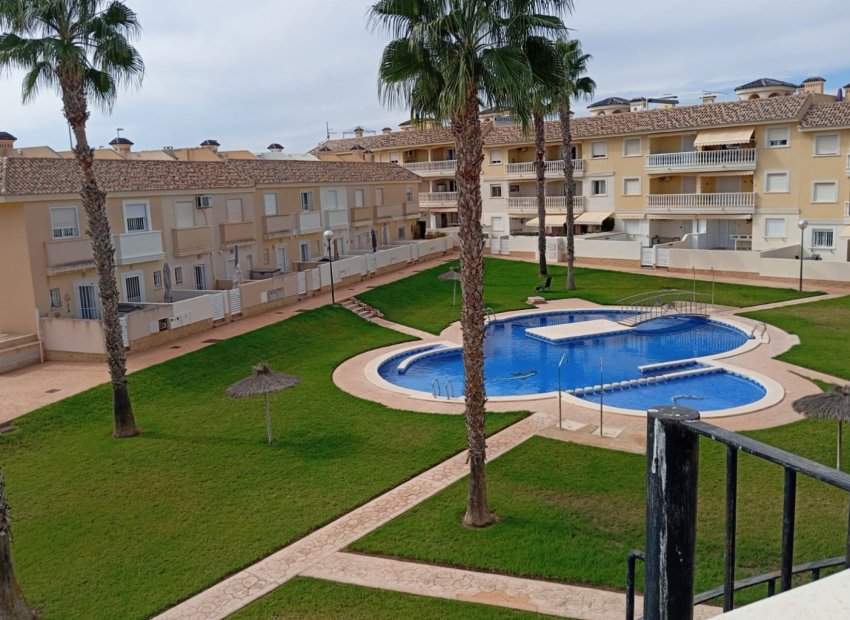 Herverkoop - Rijwoning -
Orihuela Costa - Lomas de Cabo Roig