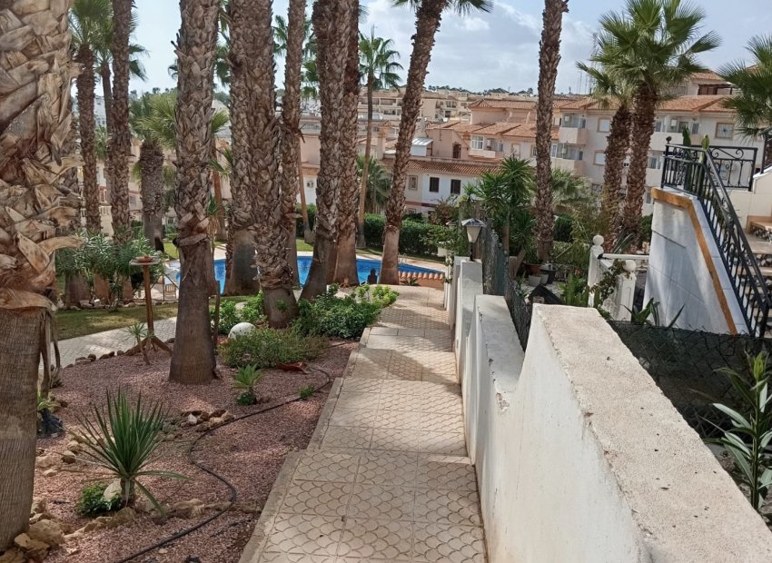 Herverkoop - Rijwoning -
Orihuela Costa - Villamartín