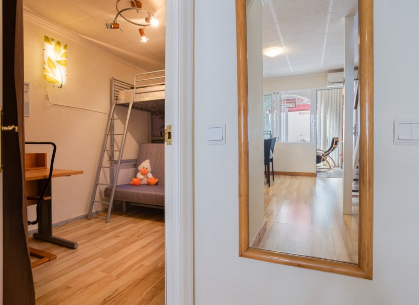 Herverkoop - Rijwoning -
Torrevieja - La Siesta