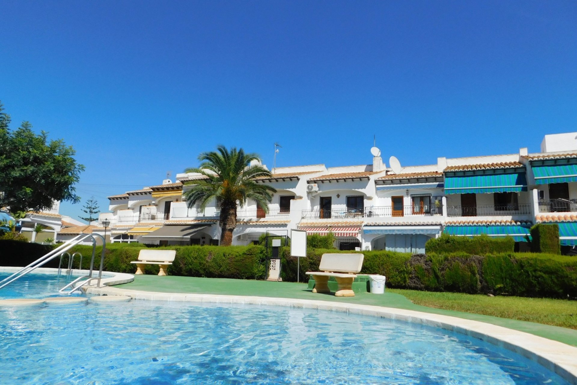 Herverkoop - Rijwoning -
Torrevieja - Lago Jardin